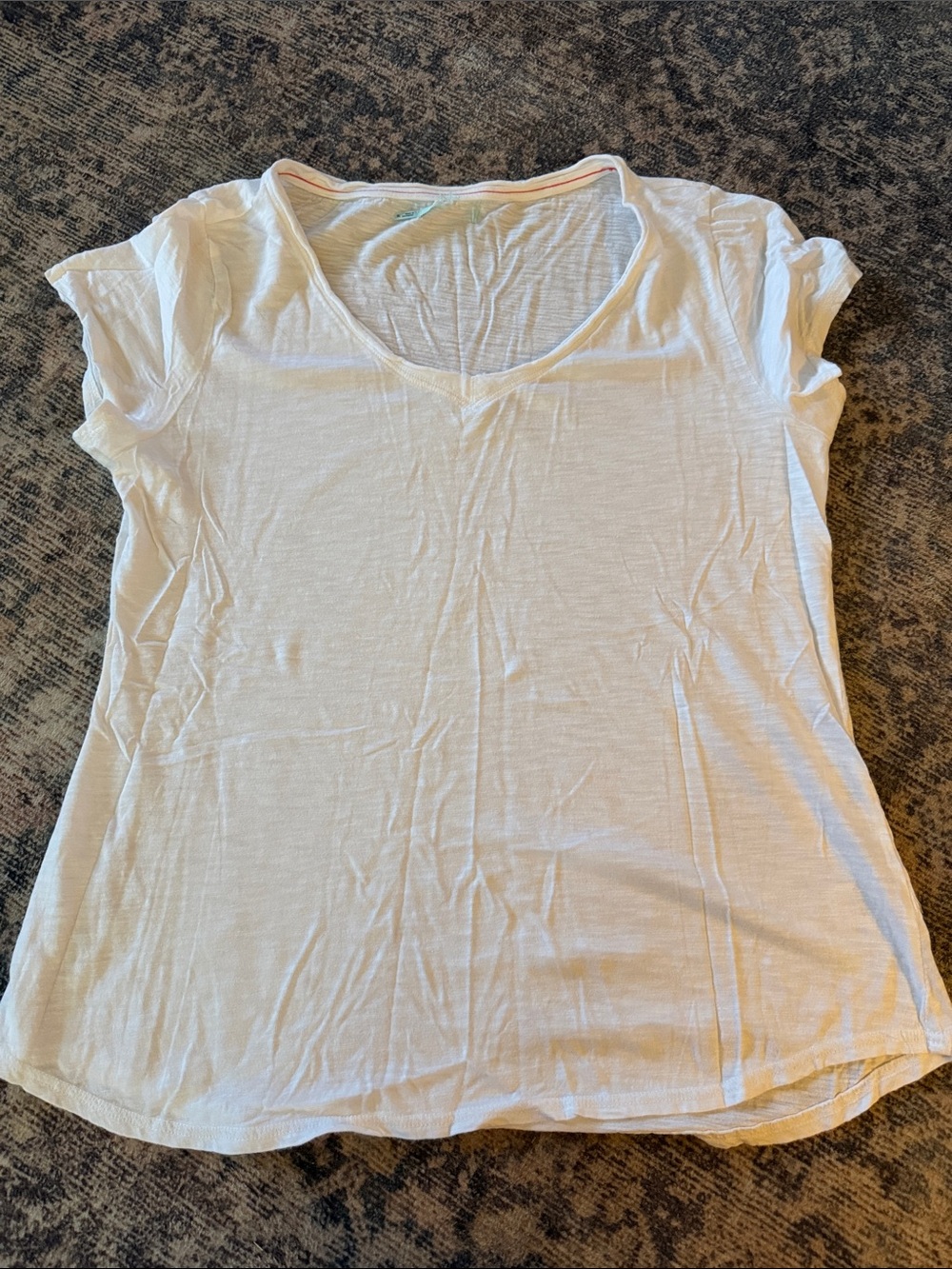 Maurices White Short Sleeve V-Neck Tee